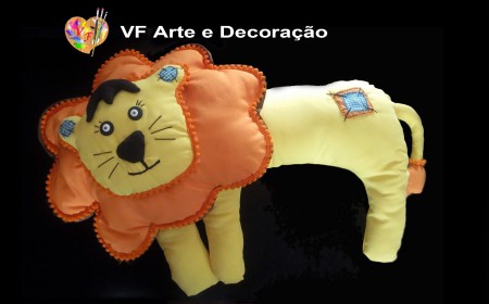 Almofada para quarto do bebé feita em tecido                Dimensão: 90 X 50 cm